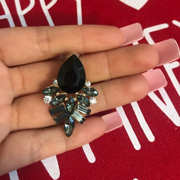 Black earrings - Picture 2 of 3